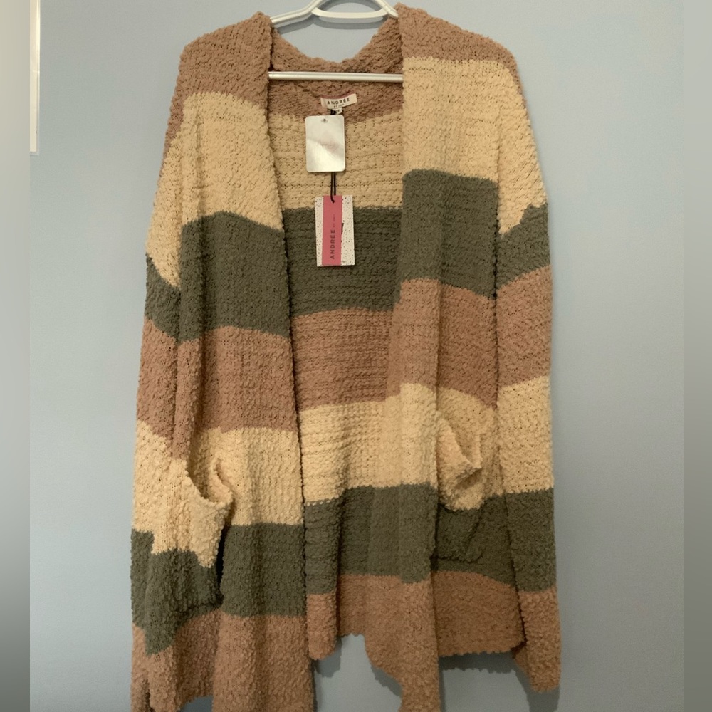 Andree by unit NWT women’s 2xl cardigan will look great with jeans or leggings